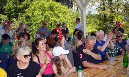 Avtobus prijateljstva se je ustavil tudi na Ravnah na koroškem (6)